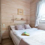 Domki Nad Rozlewiskiem De Lux Sarbinowo Basen Podgrzewany, Malpi Gaj- 4 Pietrowy W Swietlicy 160M2, Tyrolka-Dla Dzieci, Rowery, Ognisko Holiday home