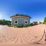 Holiday home Domki Nad Rozlewiskiem De Lux Sarbinowo Basen Podgrzewany, Malpi Gaj- 4 Pietrowy W Swietlicy 160M2, Tyrolka-Dla Dzieci, Rowery, Ognisko Sarbinowo