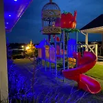 Domki Nad Rozlewiskiem De Lux Sarbinowo Basen Podgrzewany, Malpi Gaj- 4 Pietrowy W Swietlicy 160M2, Tyrolka-Dla Dzieci, Rowery, Ognisko Holiday home *