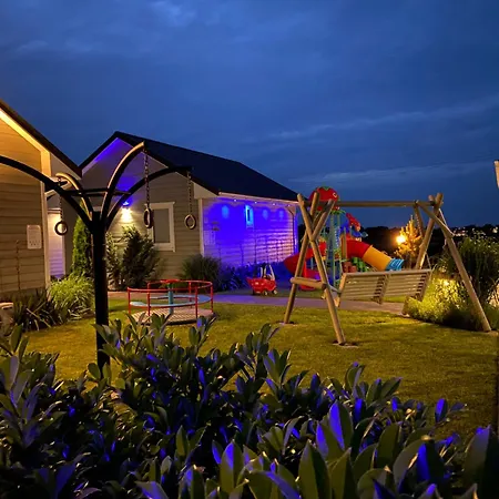 Nad Rozlewiskiem Basen, Malpi Gaj W Swietlicy - Wszystko Dla Dzieci Сasa de vacaciones