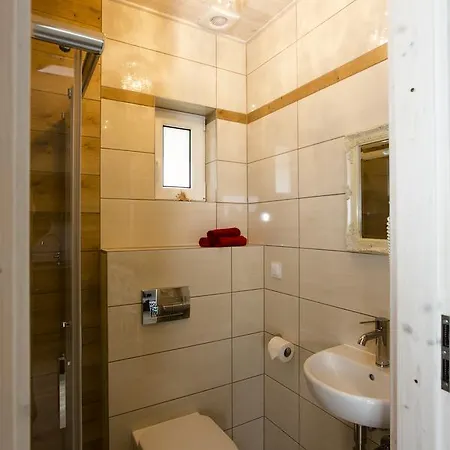 Nad Rozlewiskiem Basen, Malpi Gaj W Swietlicy - Wszystko Dla Dzieci Holiday home *